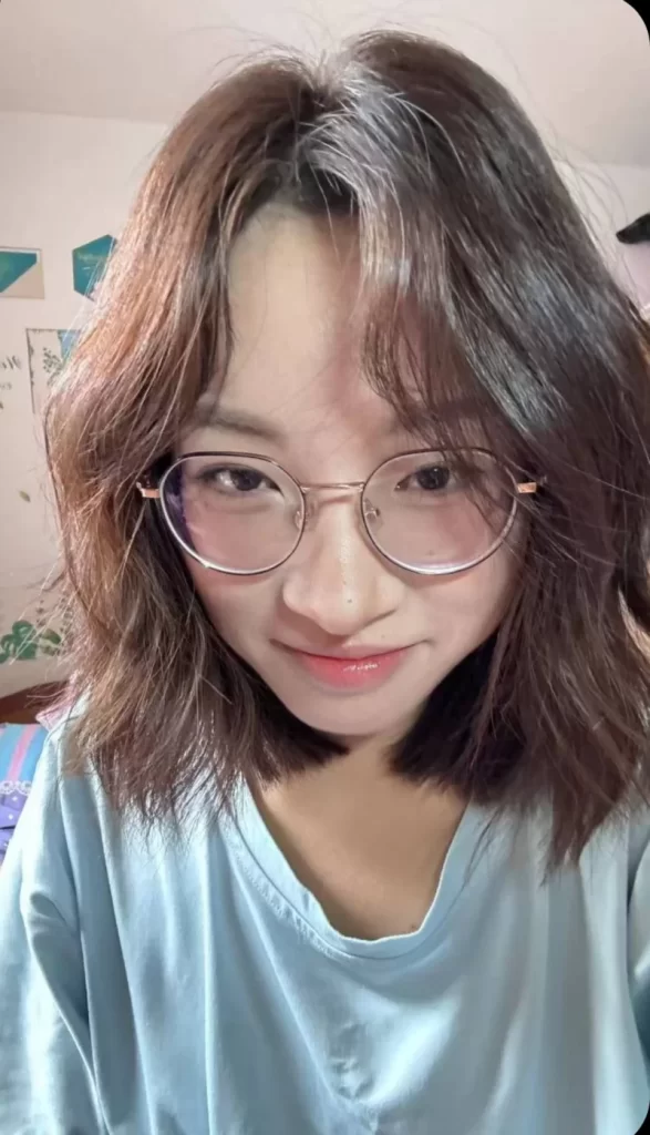 [mp4/453MB]武汉大学王佳雯，清纯模样骚爆了